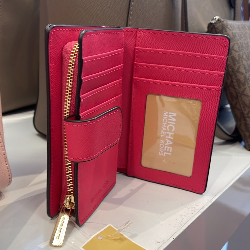 MICHAEL KORS
Medium Crossgrain Leather Wallet
Electric Pink 
NWT - Picture 10 of 16